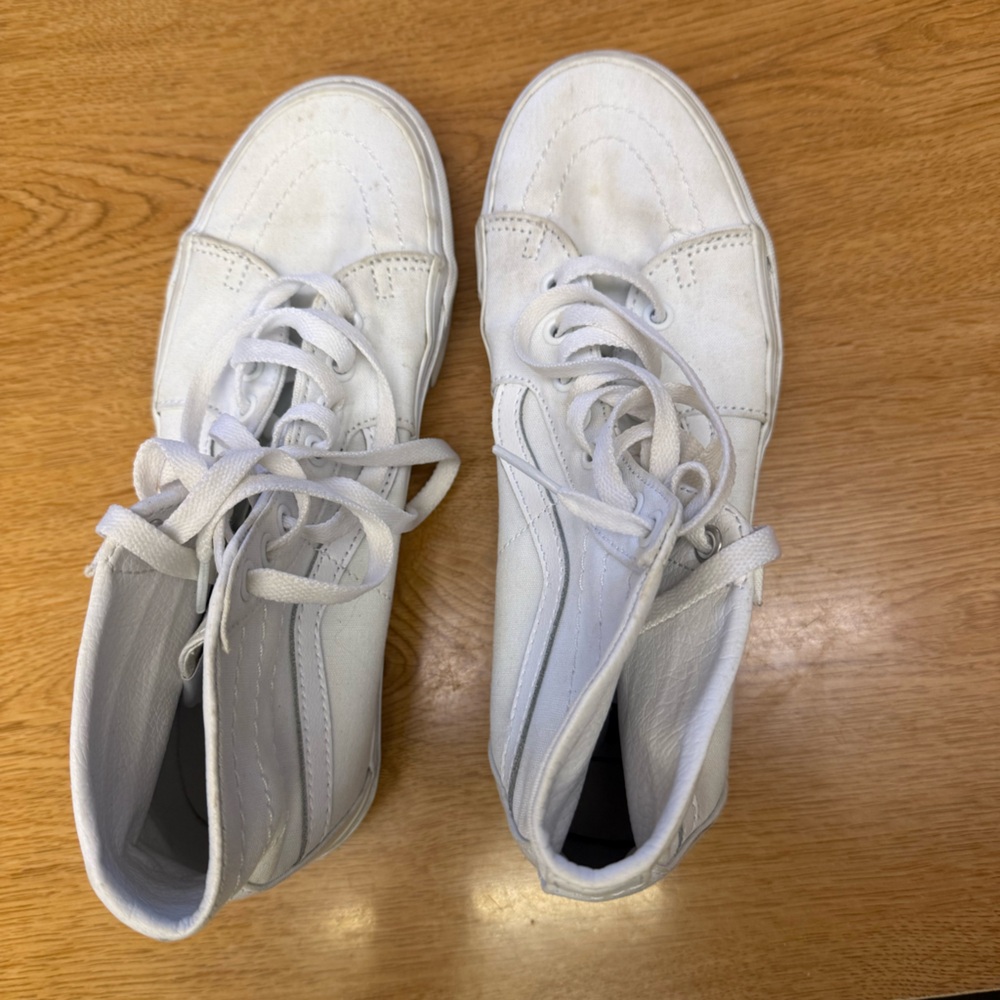 White Converse high top size 9 W